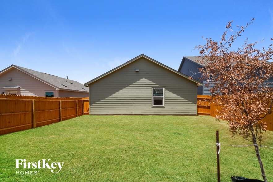 Building Photo - 10414 McClintock Dr