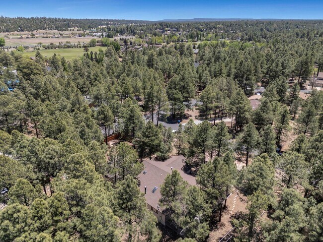 Building Photo - Gorgeous Furnished Country Club Rental