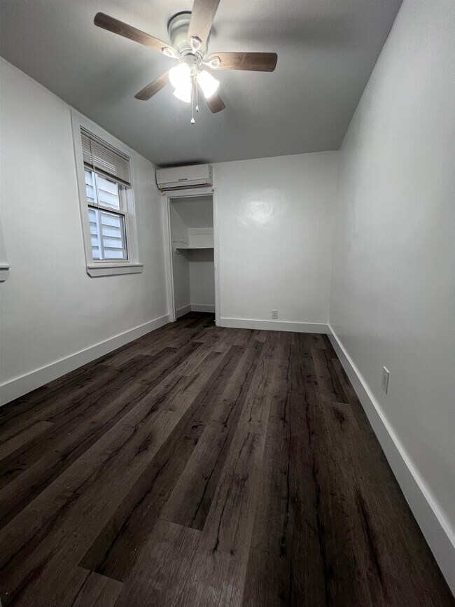 Building Photo - 28 E 47th St