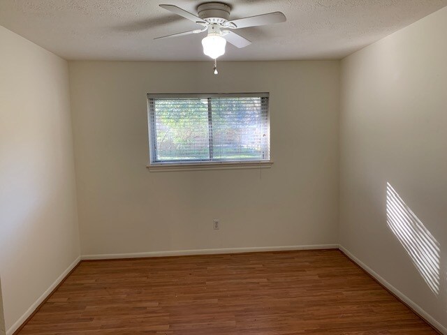 Middle Bedroom - 5005 Ash Ct