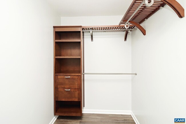 Building Photo - 573 Southampton Ct