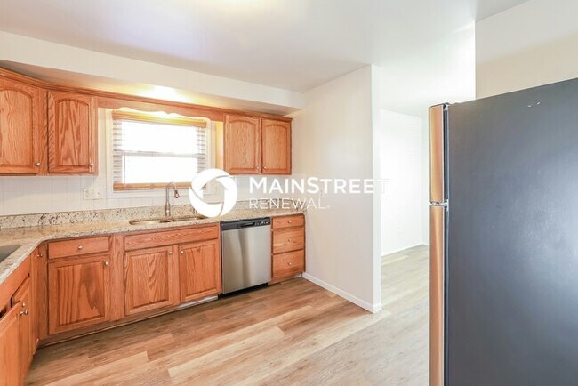 Building Photo - 3 Bedroom Pet-Friendly Home in KANSAS CITY, MO with Main Street Renewal