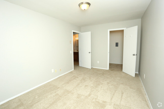 Interior Photo - Madison Woods West