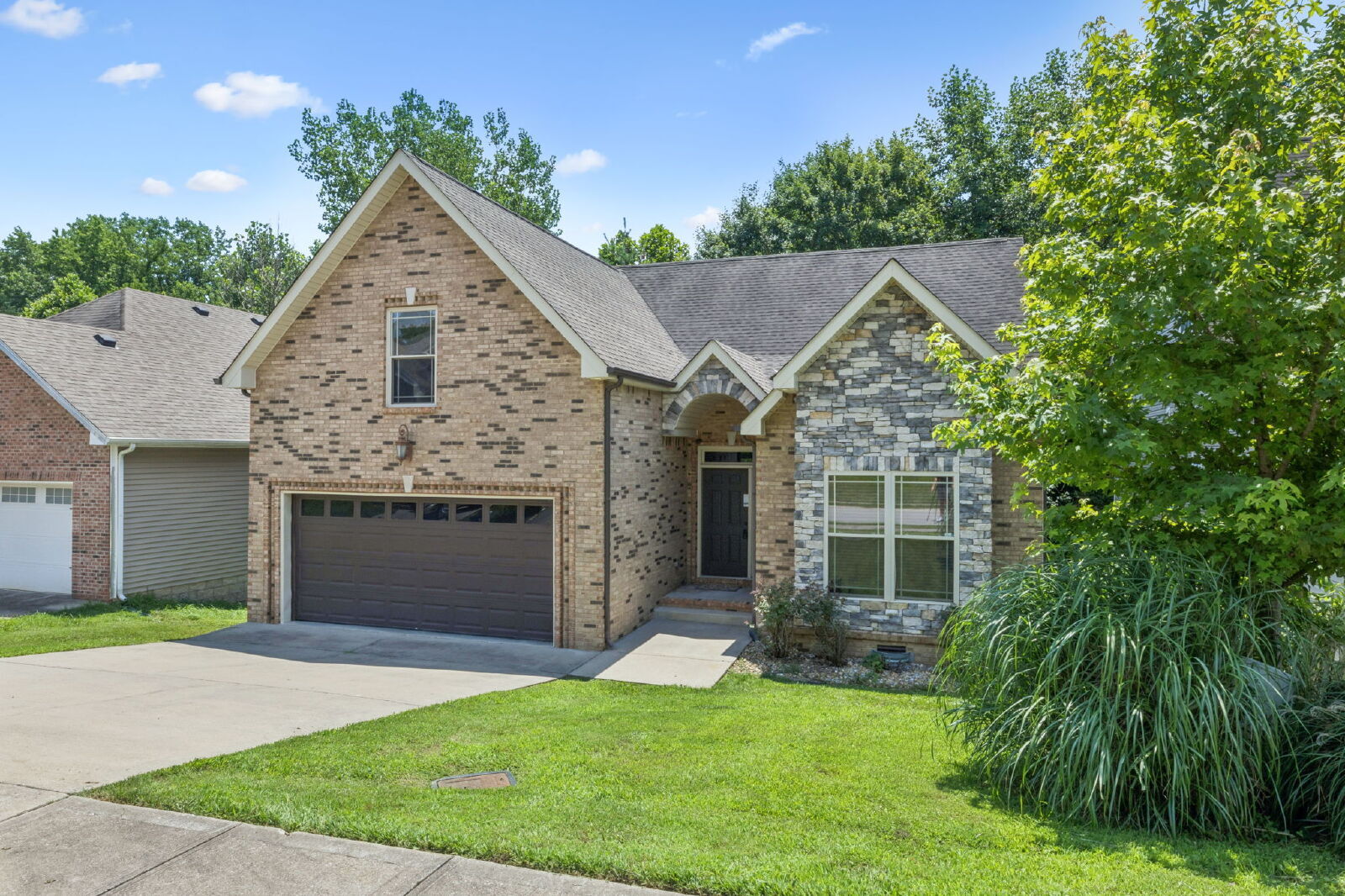 Building Photo - 634 Hidden Valley Dr