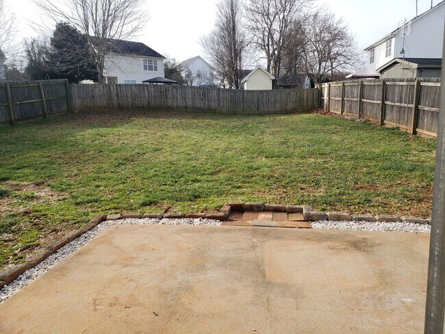 Building Photo - 1127 Fieldstone Dr