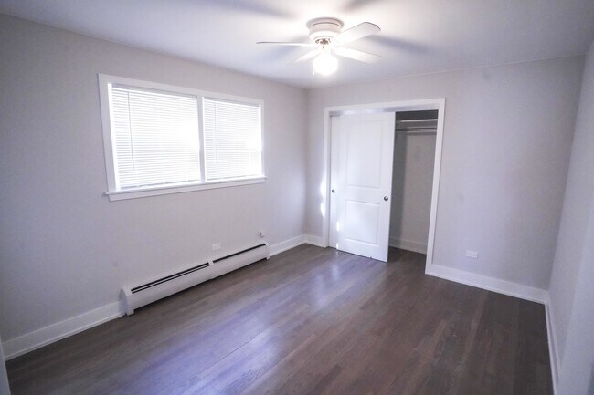Building Photo - 5731 W Giddings St