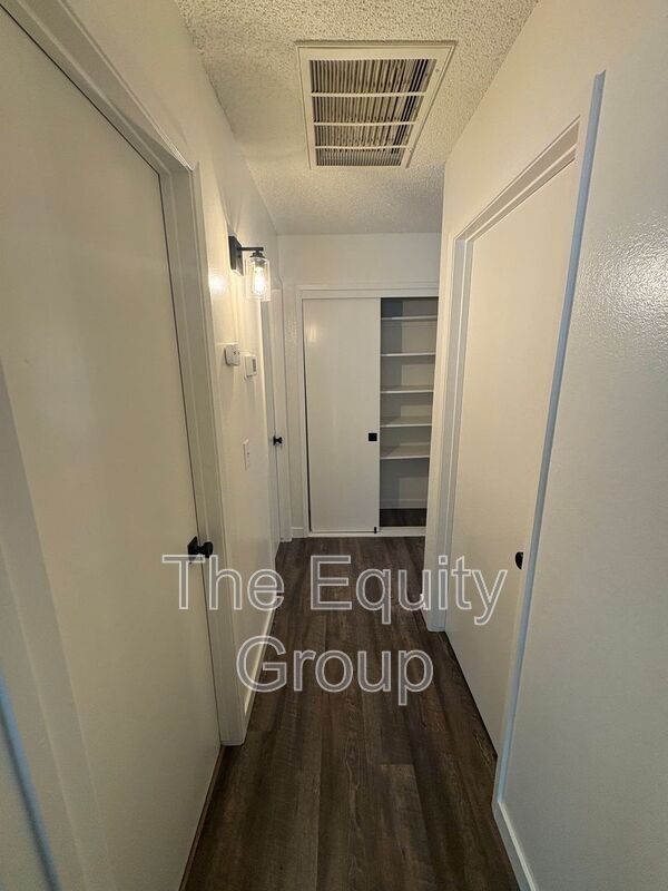 Building Photo - 2500-2504 West Chestnut Ct