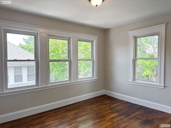 Building Photo - 14 Oakton Ave