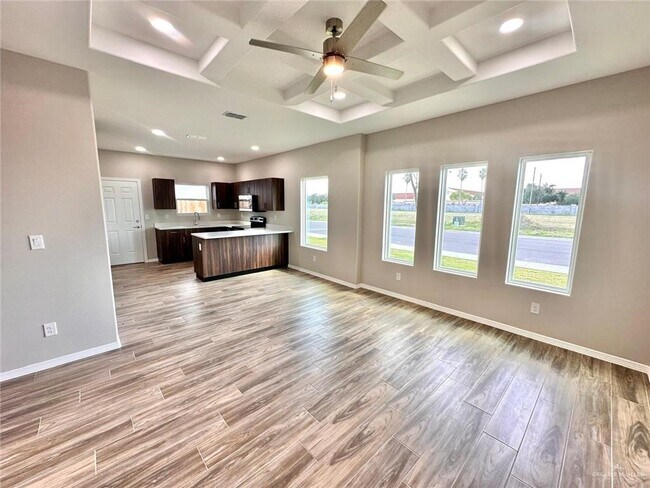 Building Photo - 15 E Walnut Ave