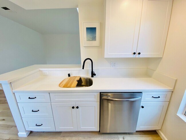 Building Photo - Renovated Two Bedroom Two Bathroom Condo North Park