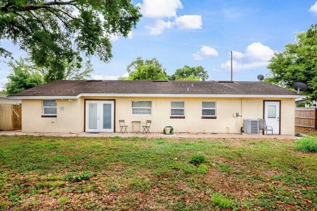 Building Photo - 2721 Raeford Rd