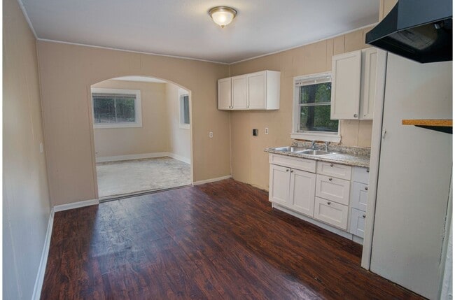 Building Photo - 3/1