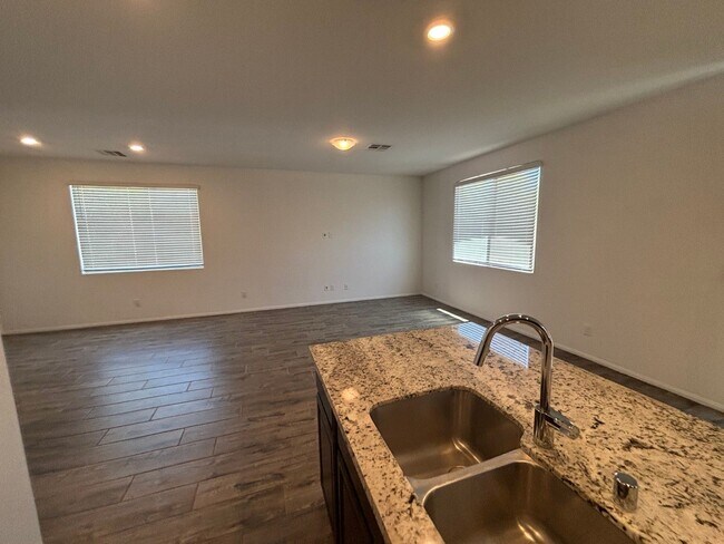 Building Photo - Charming 3-Bedroom Home with Spacious Back...