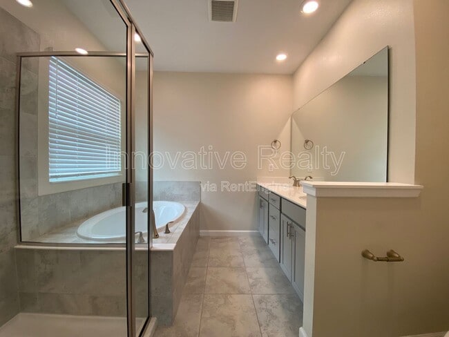 Building Photo - 9348 Tecumseh Dr