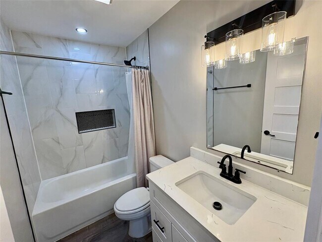 Building Photo - 1103 Stratford Cove