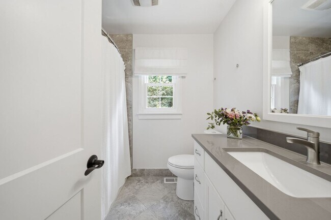 Building Photo - 6807 Rhode Island Trail