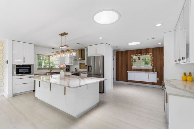 Building Photo - 5516 Colbright Rd