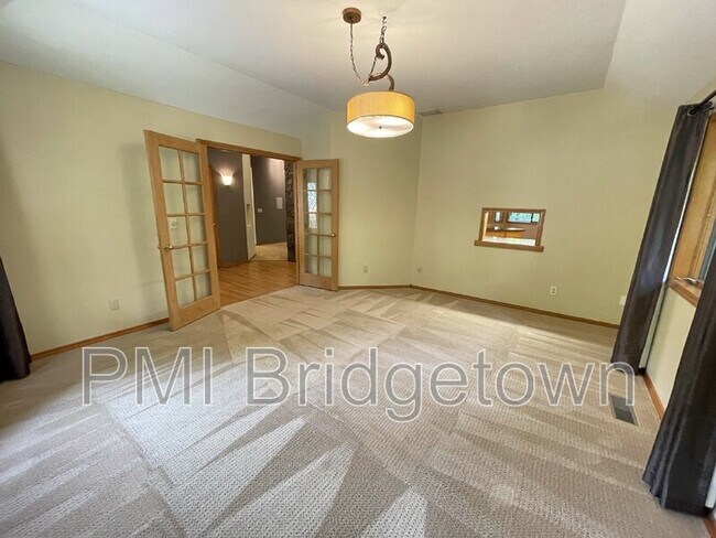 Building Photo - 11011 S Southridge Dr