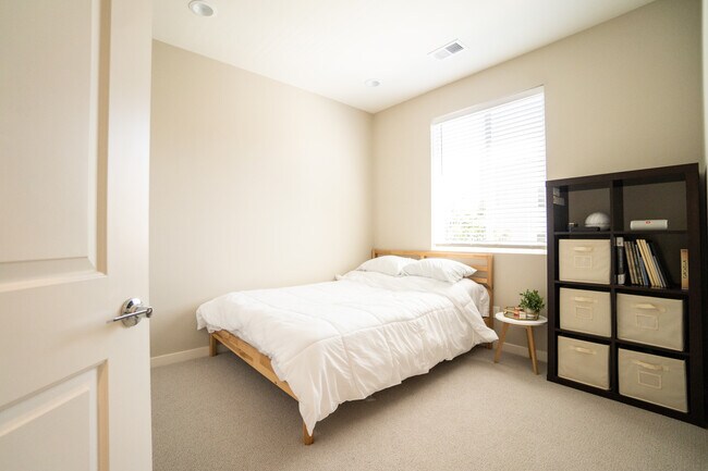 Building Photo - 2516 S Escondido Blvd