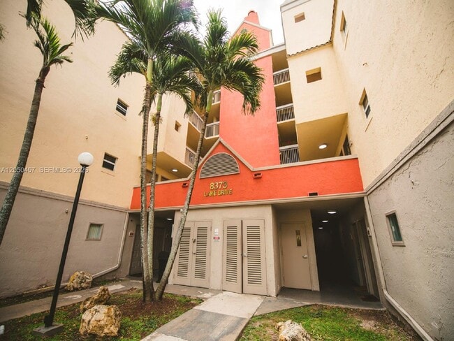 Building Photo - 8373 Lake Dr