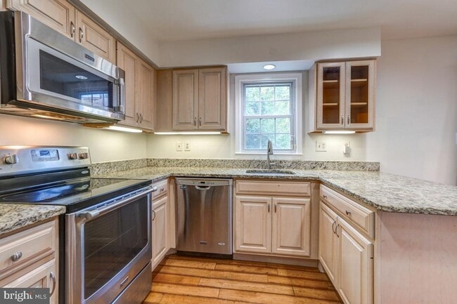 Building Photo - Location, Location, Location in Montrose W...
