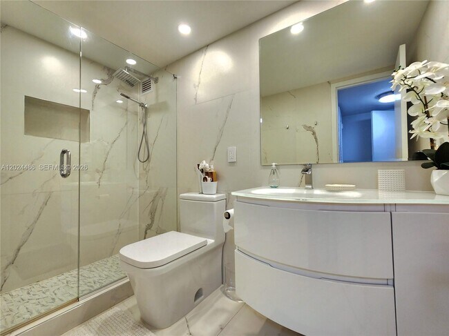 Building Photo - 2030 S Ocean Dr