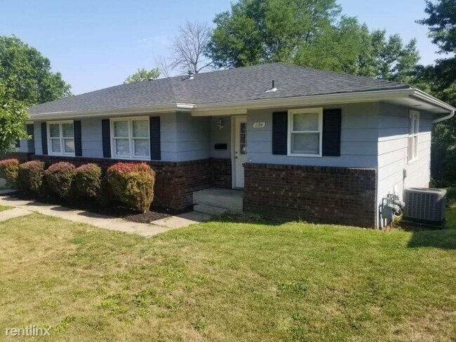 Building Photo - 2 br, 1 bath Townhome - 13 1/2 Morningside Dr