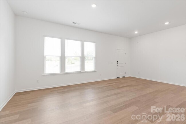 Building Photo - 302 Silver Fleet Dr