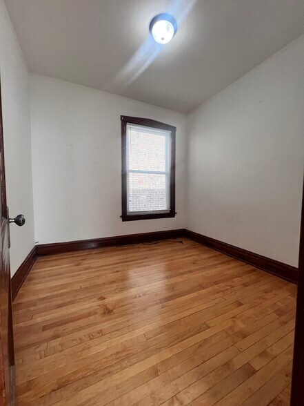 Building Photo - 4734 N Kildare Ave