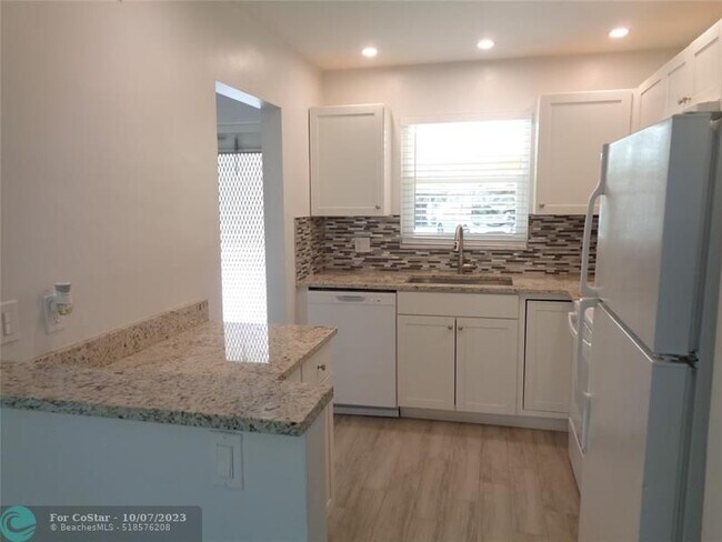 Building Photo - 4200 Crystal Lake Dr