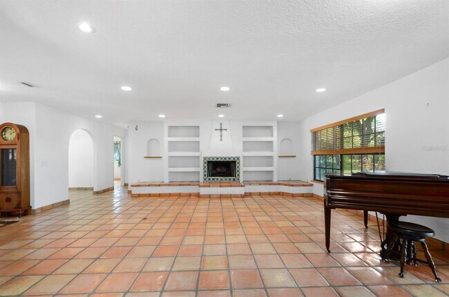 Building Photo - 3636 Lake Buynak Rd