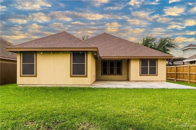 Building Photo - 4616 Xanthisma Ave W