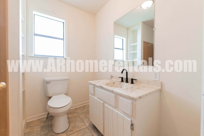 Building Photo - 117 Post Oak Dr