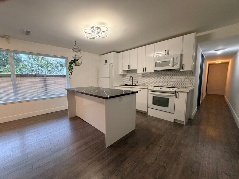 Building Photo - 16304 47th Pl S