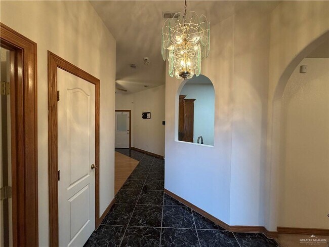 Building Photo - 25 Laurel Ave