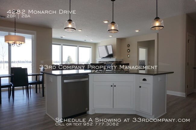 Building Photo - Easy Living, One-Level Woodbury Villa!