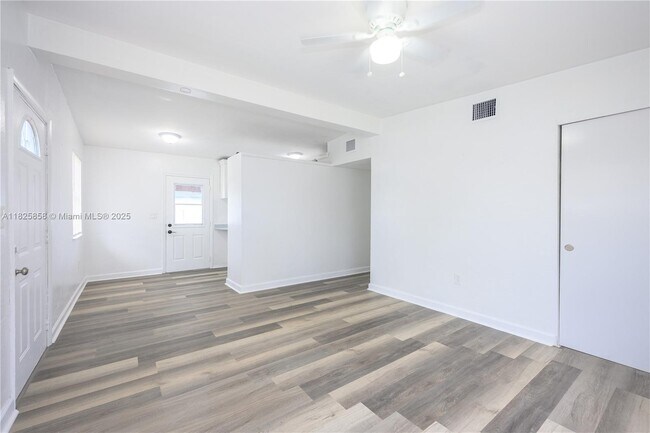 Building Photo - 290 NW 29th Ave
