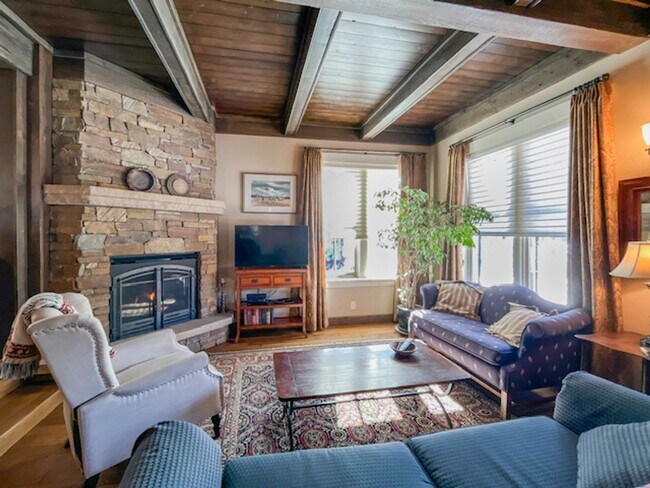 Building Photo - 100 S Harris St