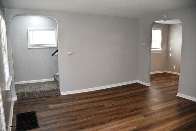 Building Photo - NEW LISTING!!! 3 Bedroom House - MOVE IN SPECIAL