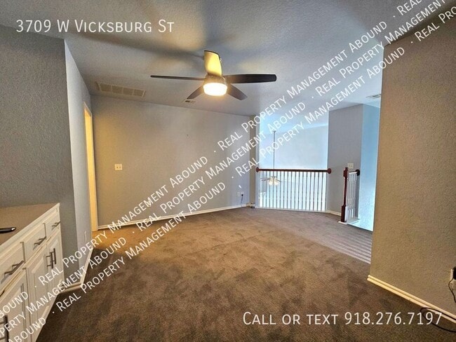 Building Photo - 3709 W Vicksburg St