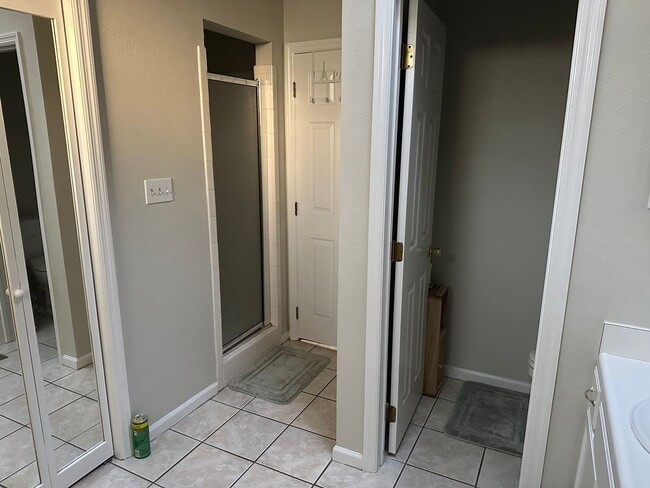 Building Photo - Beautiful 3/2 in Golf Course Community