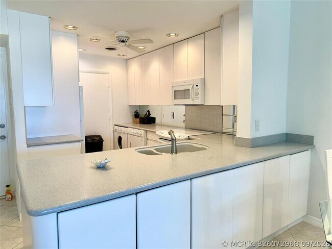 Building Photo - 6000 N Ocean Blvd