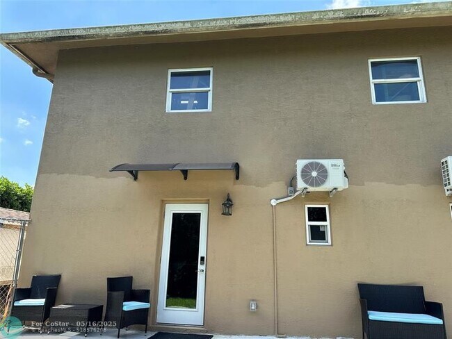Building Photo - 1650 SW 117th Ave