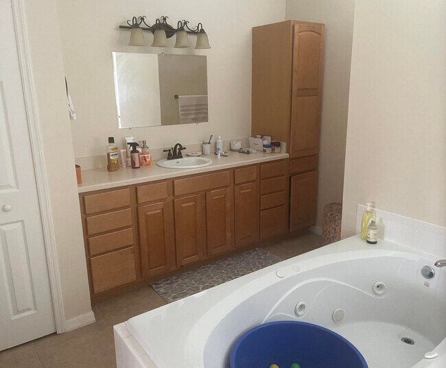 Building Photo - 4412 SW Bonney St