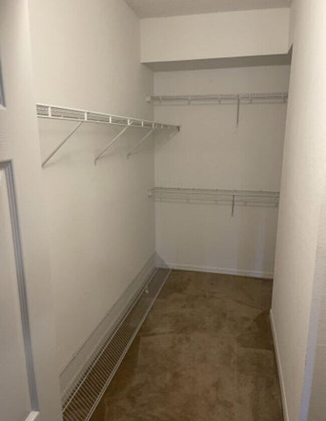 Building Photo - 2805 Veronia Dr
