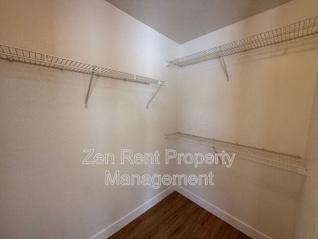 Building Photo - 2809 E Bagdad Rd