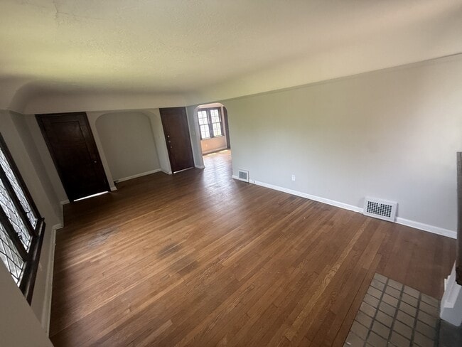 Building Photo - 3718 Gridley Rd