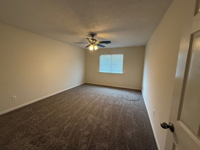 Building Photo - So convenient and so much space!