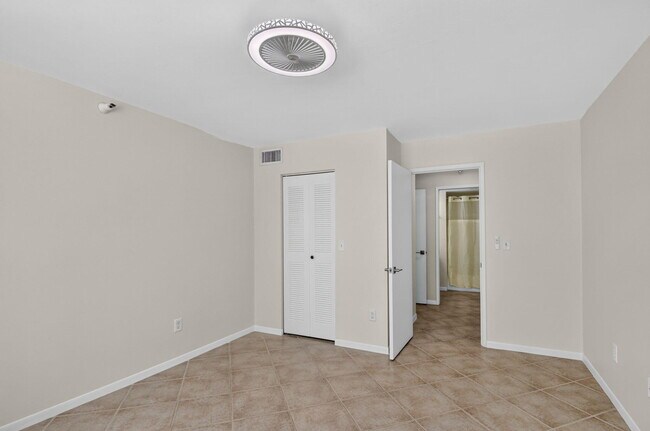 Building Photo - 107 Yacht Club Way