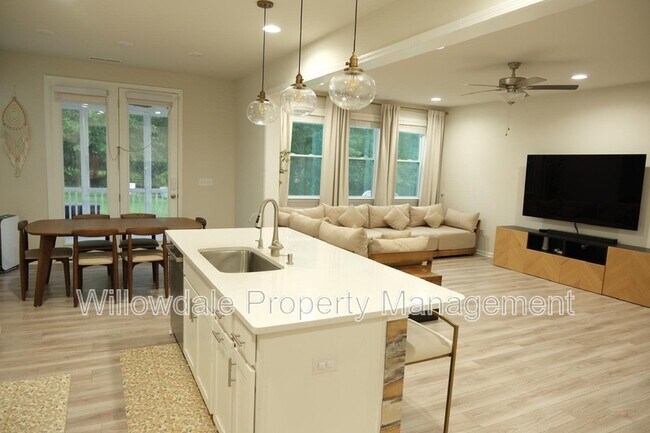 Building Photo - 1020 Garrow Dr